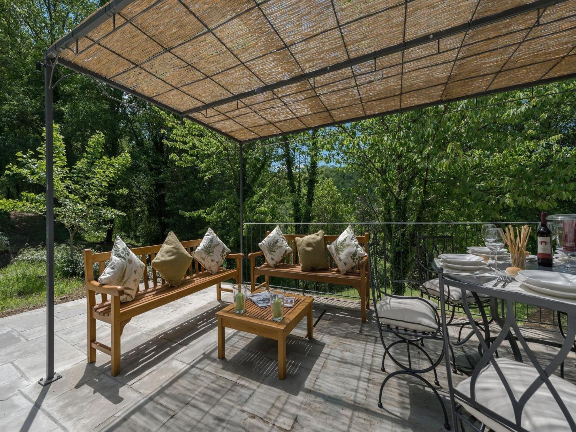 Restful Holiday Home In Reggello With Swimming Pool Екстер'єр фото