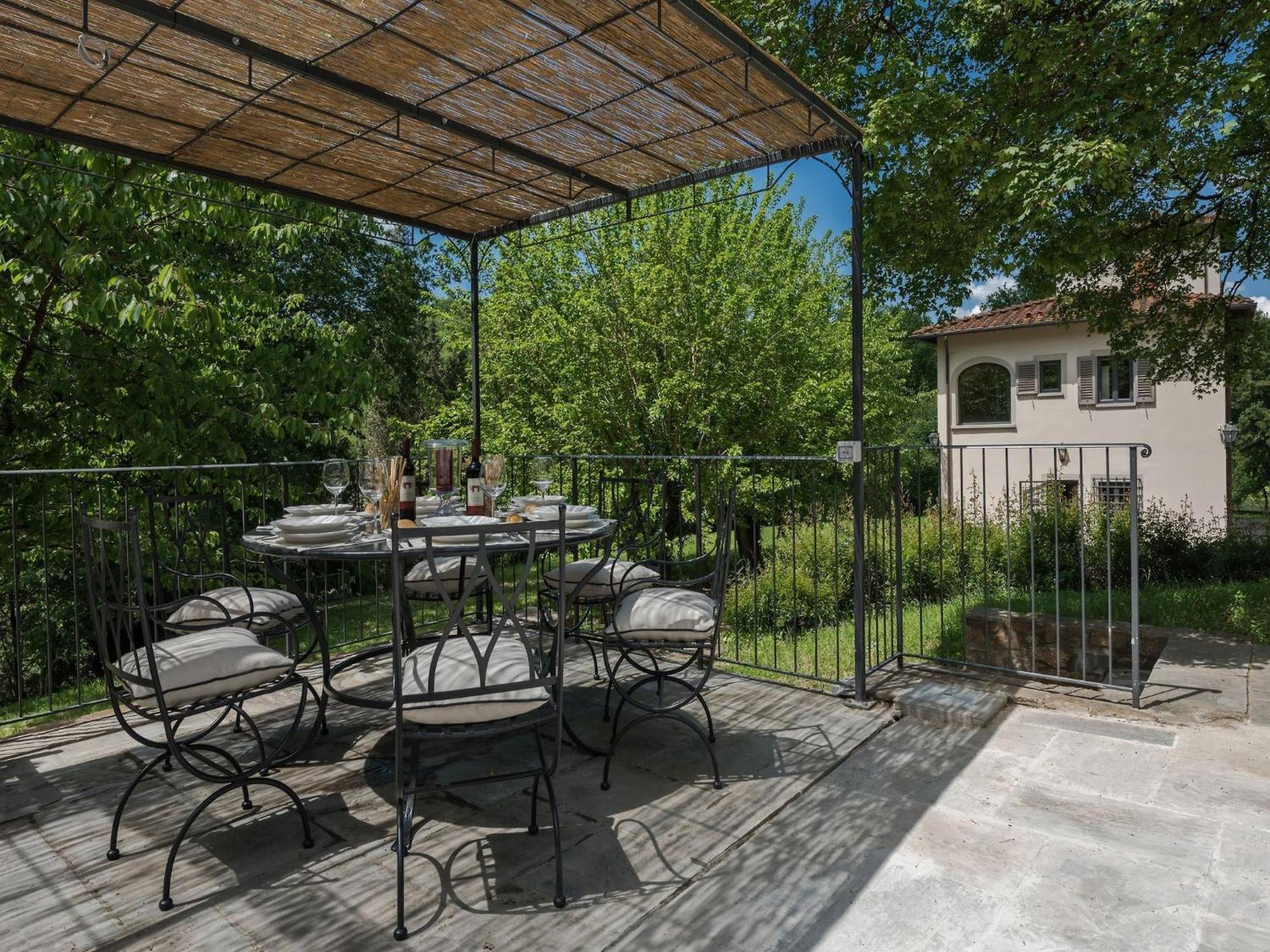 Restful Holiday Home In Reggello With Swimming Pool Екстер'єр фото